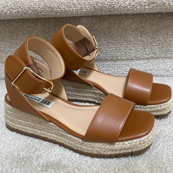 Like new Design Lab sandals. Size 6 - Picture 1 of 3